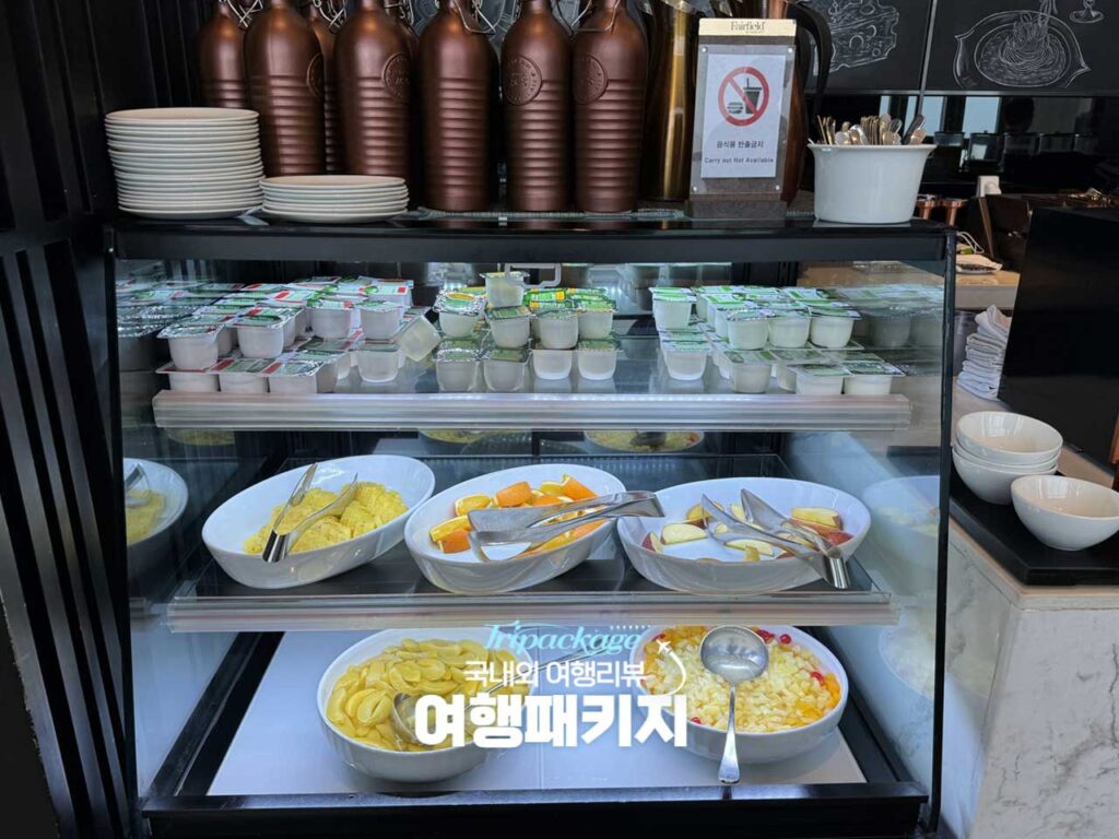 부산 페어필드 바이 메리어트 송도 비치 호텔 조식당 송도키친 과일